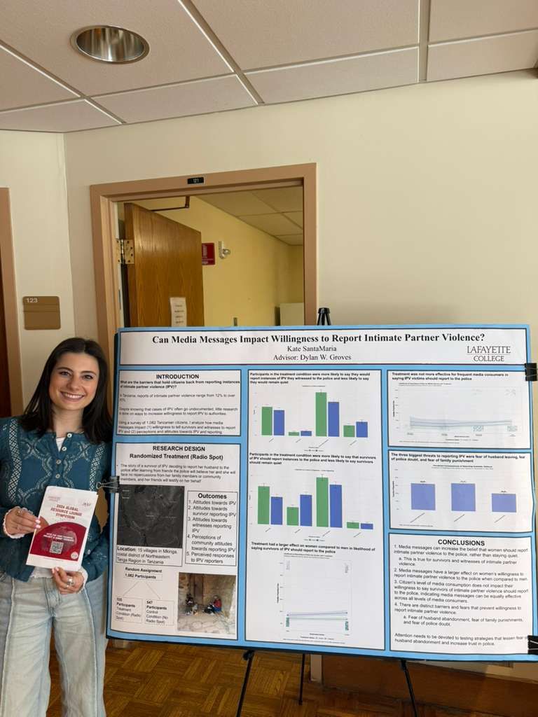 Kate SantaMaria wins the popular vote award at the Global Research Lounge Symposium
